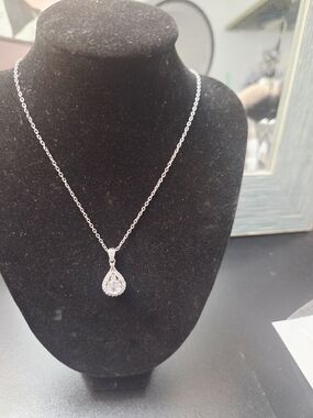 Sparkling Teardrop Pendant Necklace - White Crystal